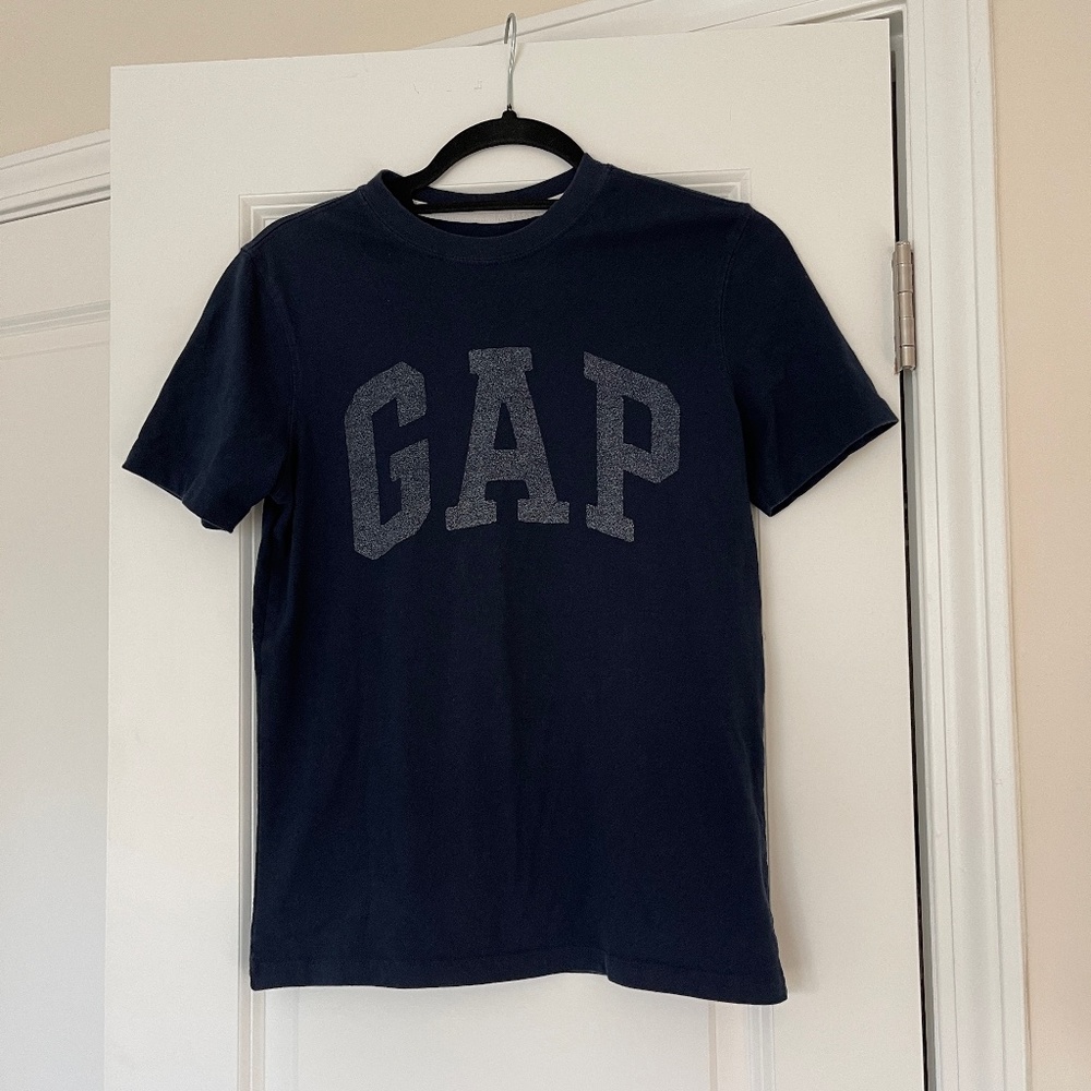 GAP shirt sleeve t-shirt